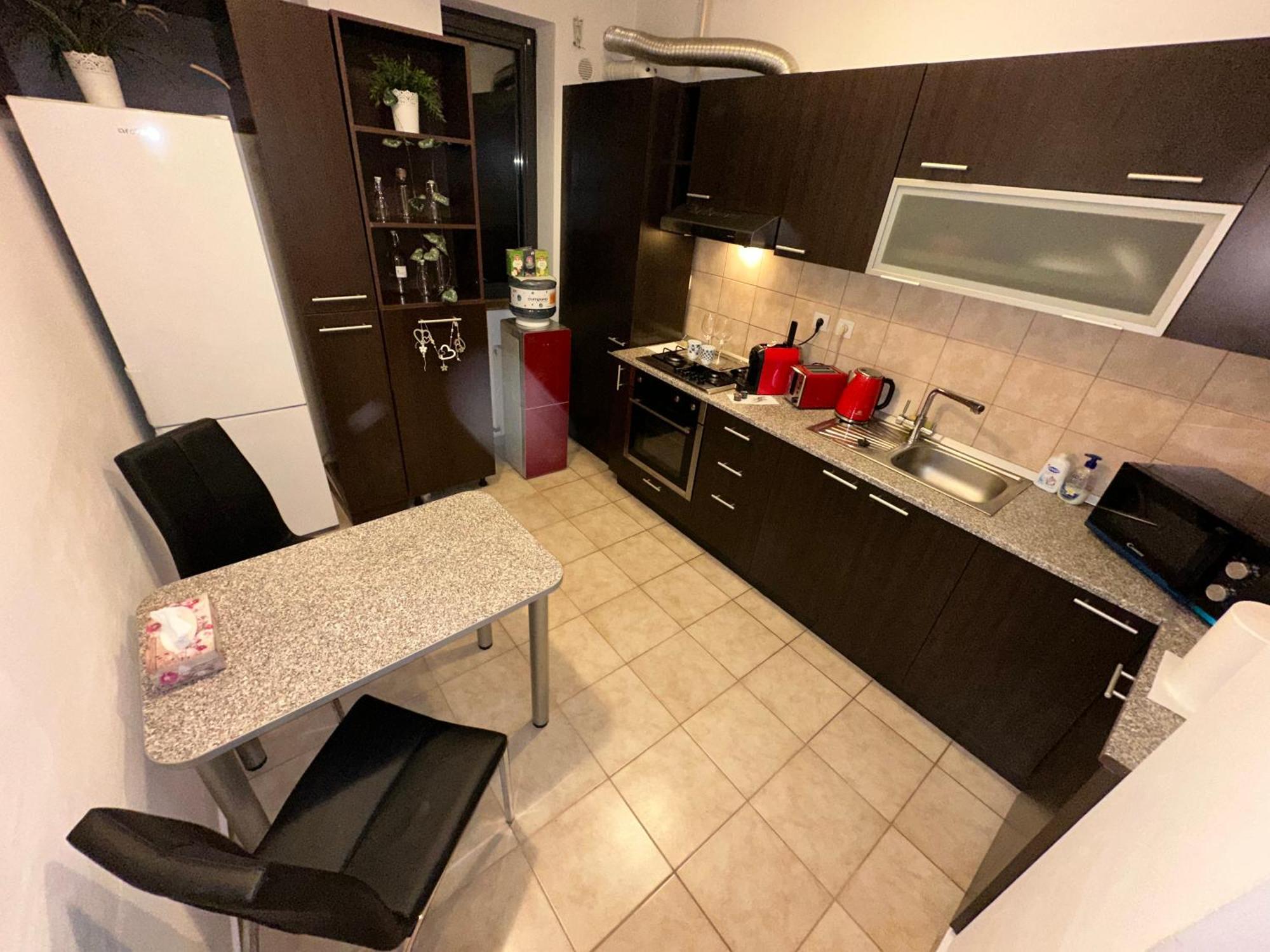 Centru Unirii Luxury Vip Apartament 2 98 Mp ! Parcare Subterana Privata Incalzita Iarna Si Climatizata Vara Doar Cu Rezervare In Limita Locurilor Disponibile ! Proprietate In Regim Hoteliep - Nu Are Bucatarie ! *