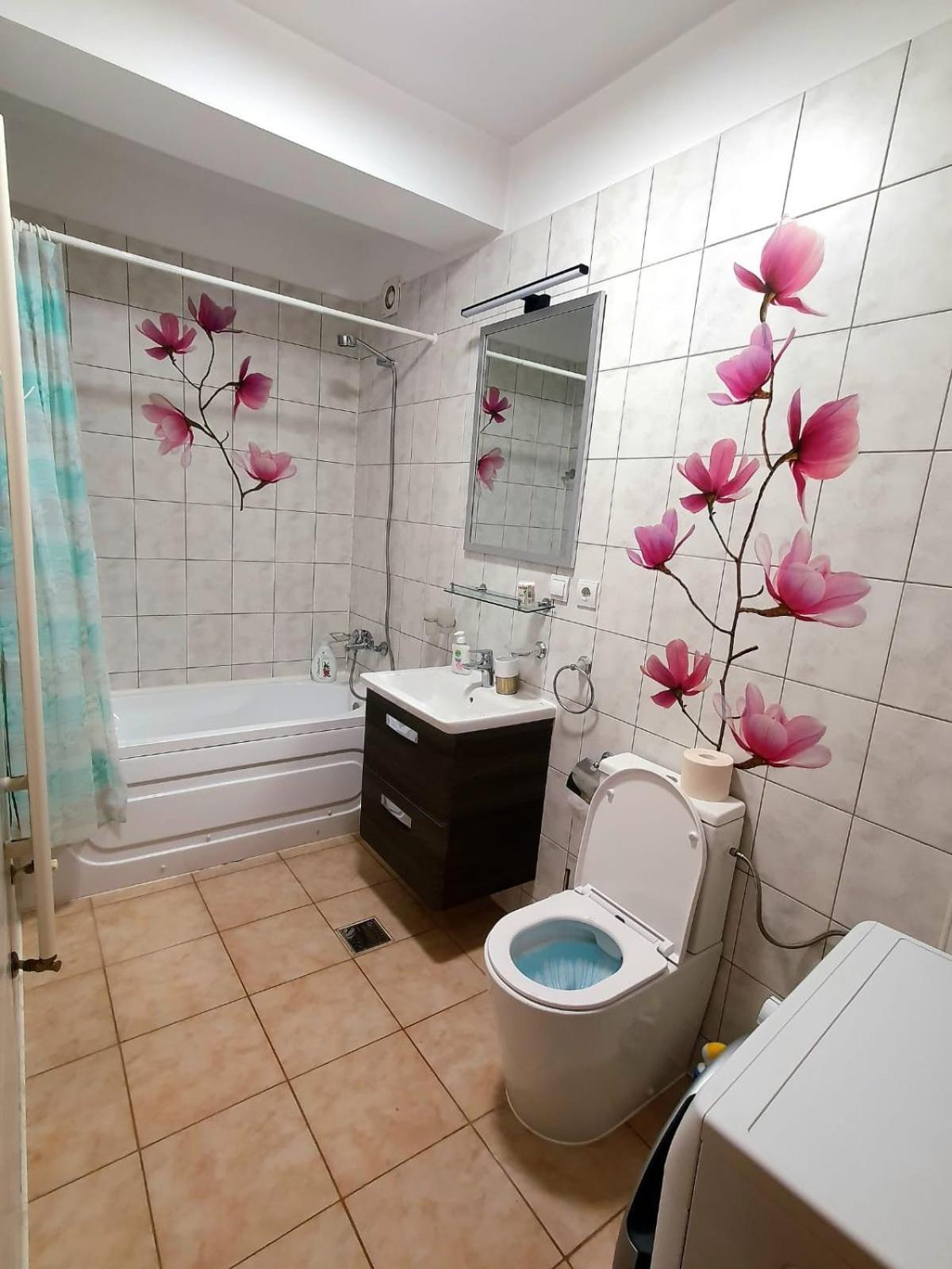 Centru Unirii Luxury Vip Apartament 2 98 Mp ! Parcare Subterana Privata Incalzita Iarna Si Climatizata Vara Doar Cu Rezervare In Limita Locurilor Disponibile ! Proprietate In Regim Hoteliep - Nu Are Bucatarie ! *