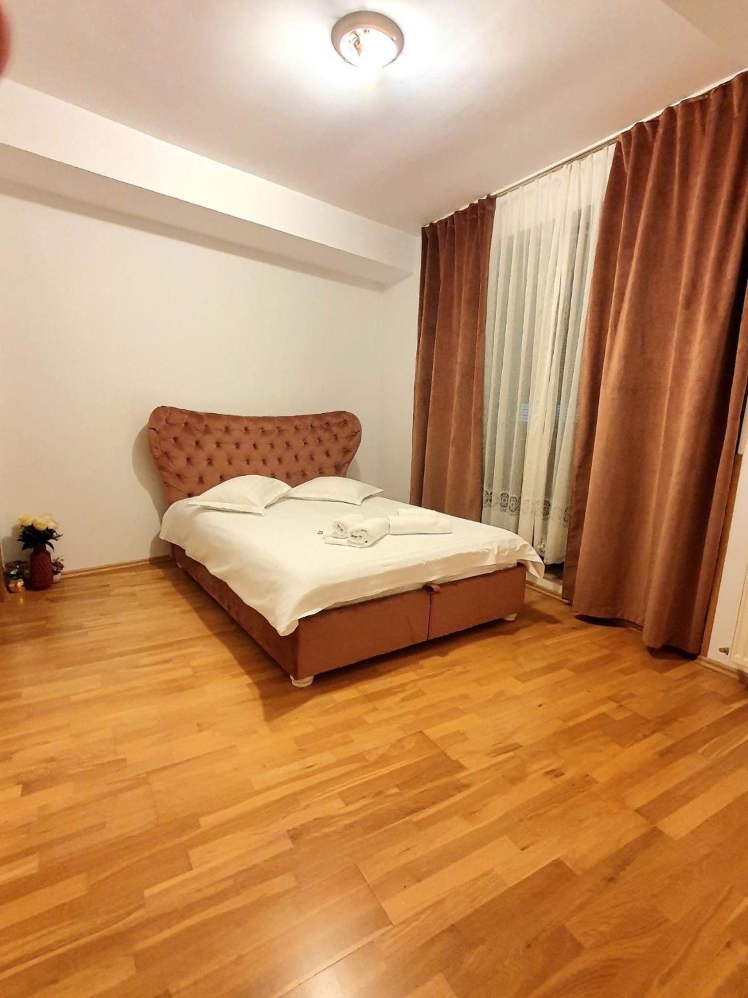 Centru Unirii Luxury Vip Apartament 2 98 Mp ! Parcare Subterana Privata Incalzita Iarna Si Climatizata Vara Doar Cu Rezervare In Limita Locurilor Disponibile ! Proprietate In Regim Hoteliep - Nu Are Bucatarie ! Bucarest